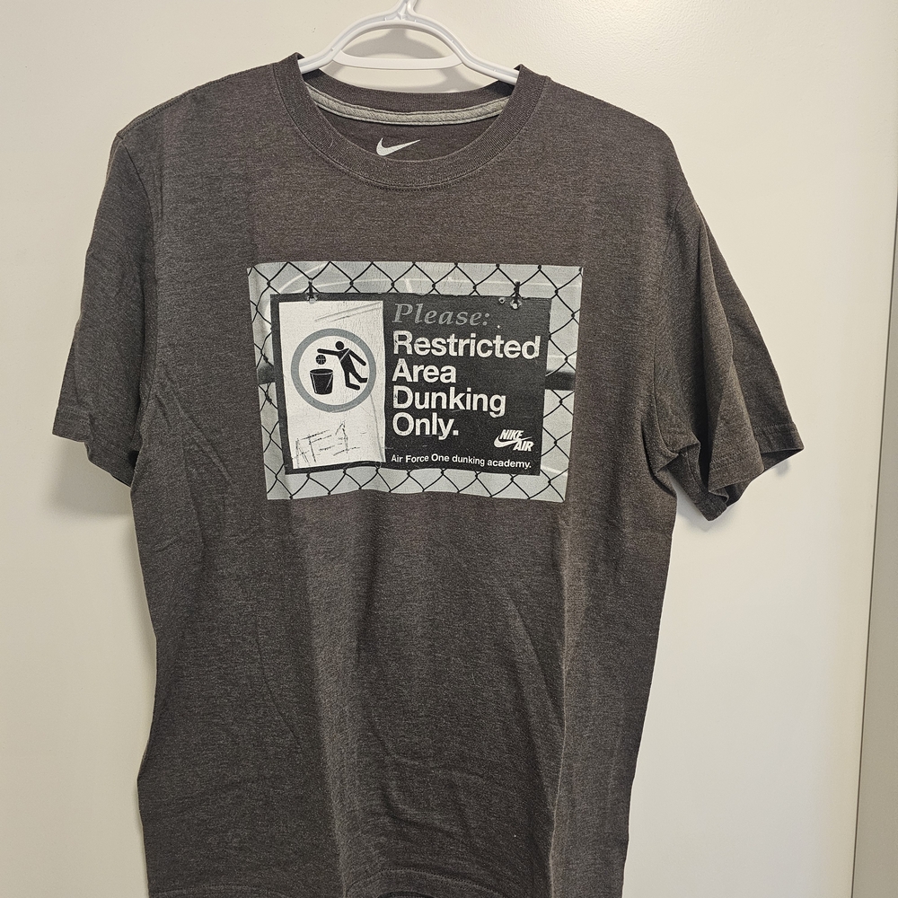 Nike Dark Gray Graphic Men's Tee